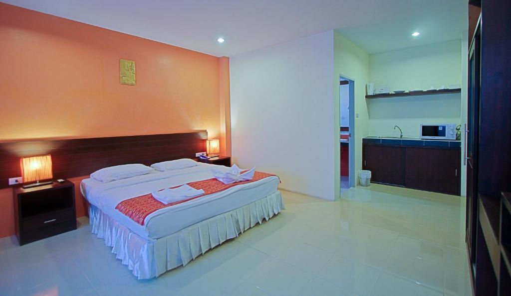 Absolute Guesthouse Phuket Patong Номер фото