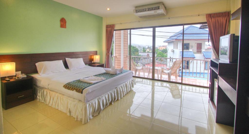 Absolute Guesthouse Phuket Patong Номер фото