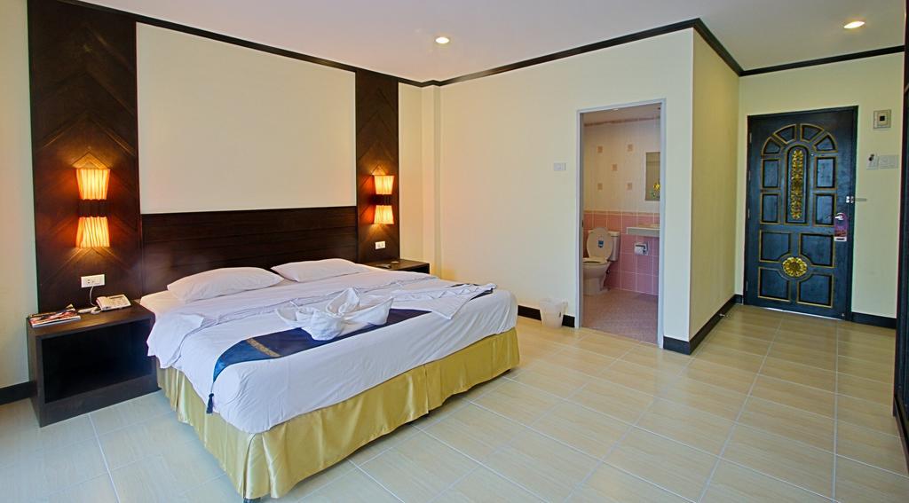 Absolute Guesthouse Phuket Patong Екстер'єр фото