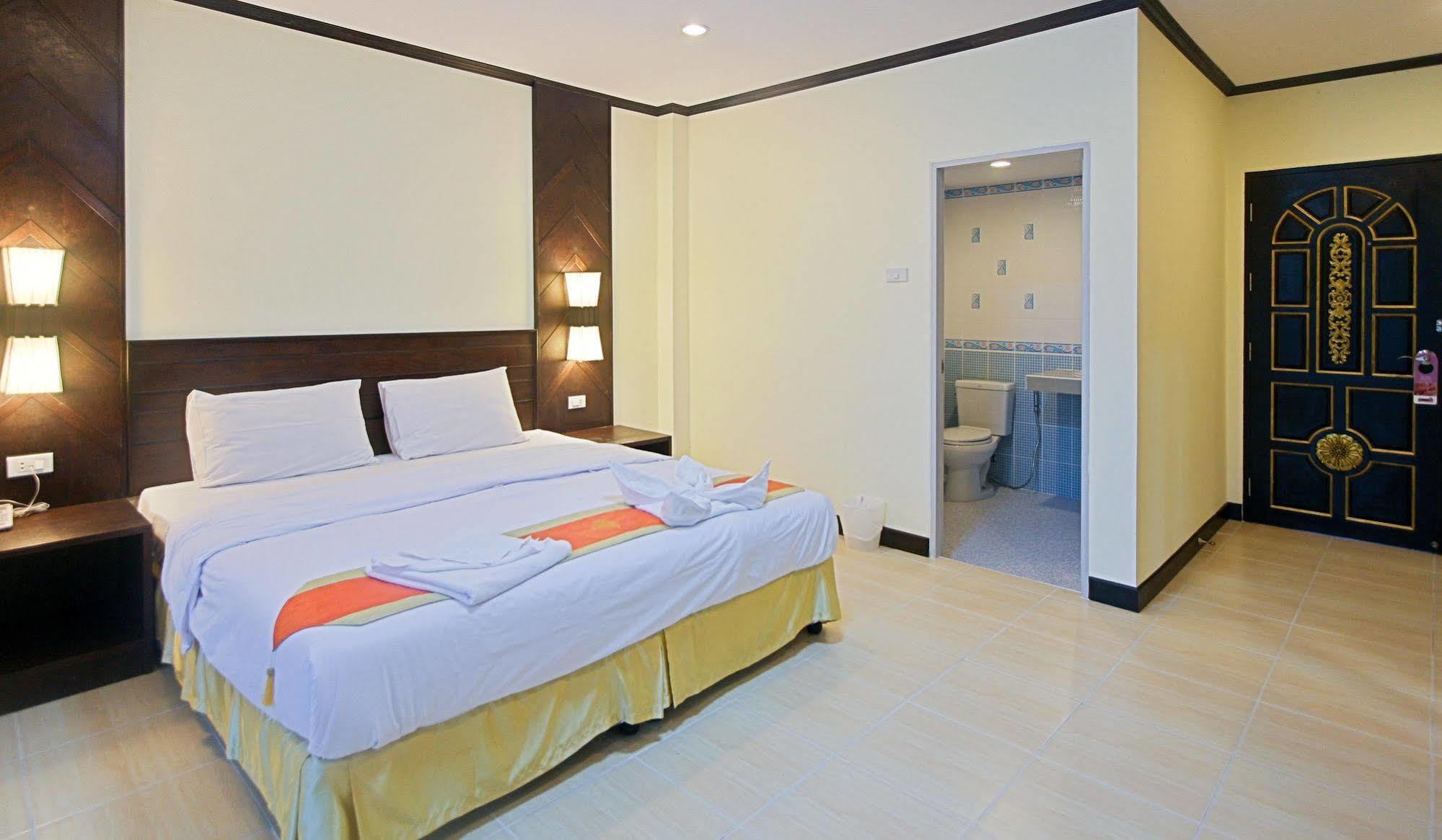 Absolute Guesthouse Phuket Patong Екстер'єр фото