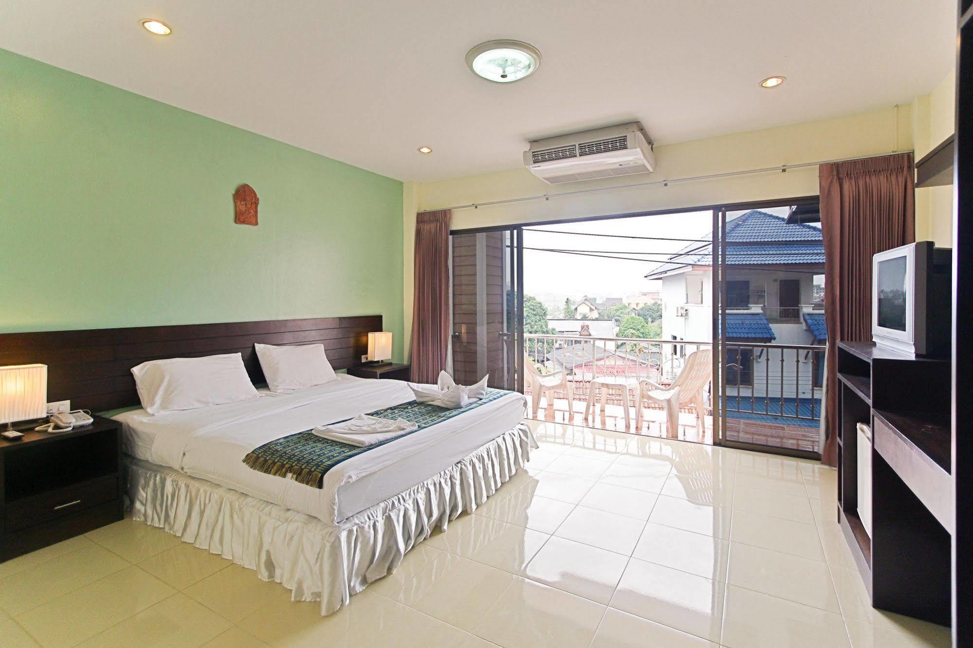 Absolute Guesthouse Phuket Patong Екстер'єр фото